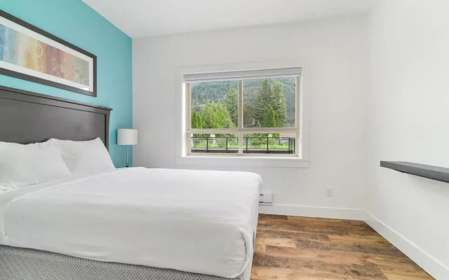 Stylish Urban Retreat  2BR Condo