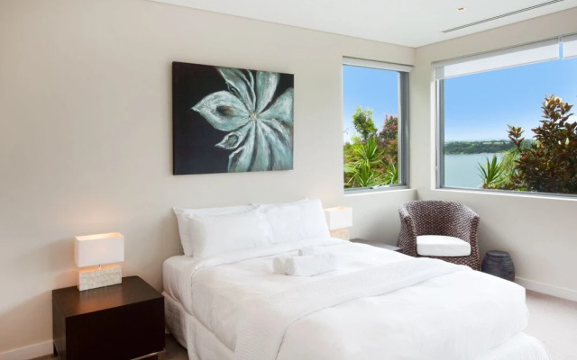 Luxurious waterfront (ifr698)