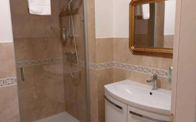 Lady Verona Residence