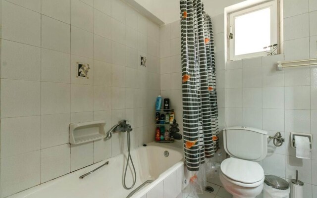 Bright And Spacious Flat, 5 Min From The Beach