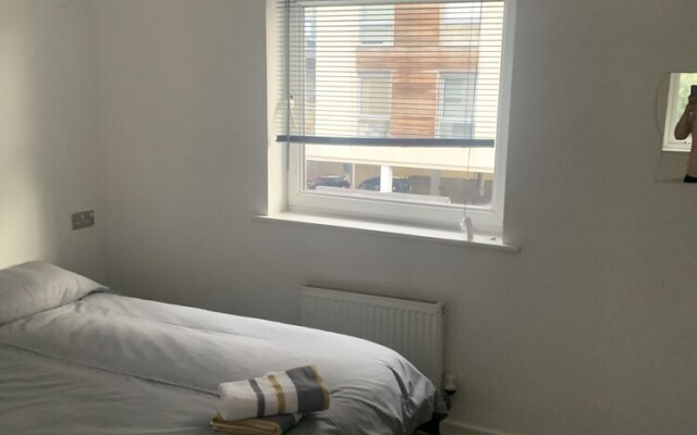 Impeccable 4-bed House Next Door to the Liberty