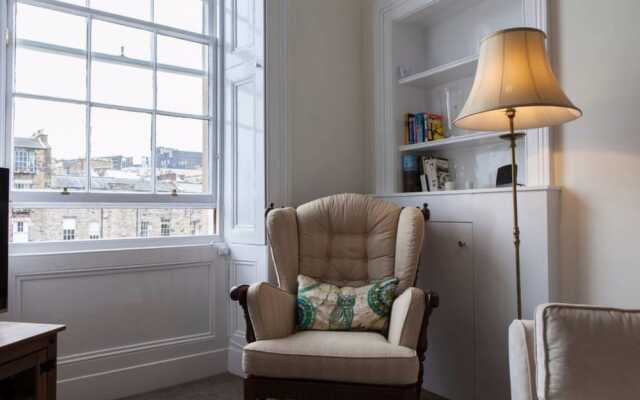 1 Bedroom Apartment In Edinburgh's New Town