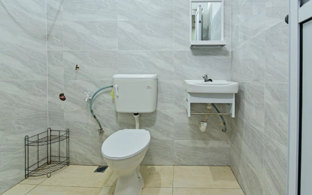 Oyo 90596 Casaria Inn