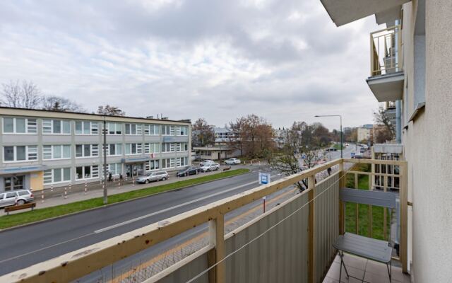 Warsaw Apartment Elekcyjna by Renters