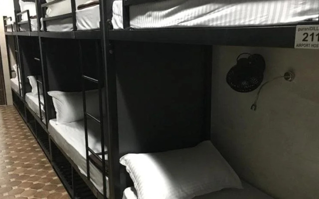 Airport Hostel 13