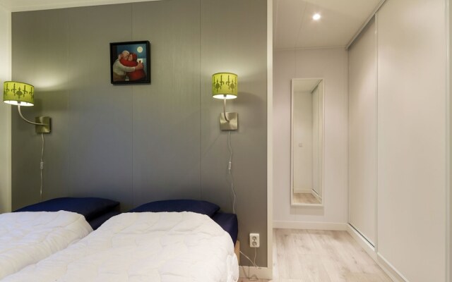 Modern chalet with two terraces and near a pond