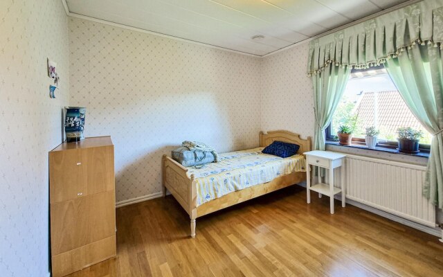 Nice Home in Västra Frölunda With Wifi and 3 Bedrooms