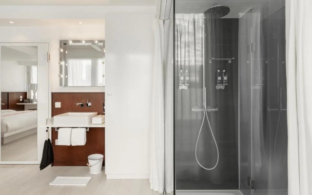 Ruby Lucy Hotel London by IHG