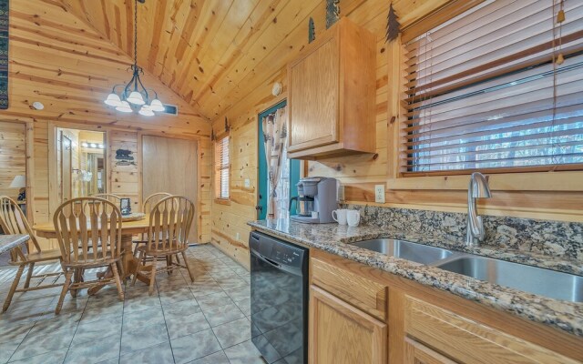 Bear Trail 2 Bedroom Cabin by Redawning