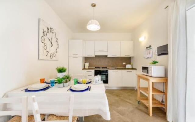 Caneis Apartments