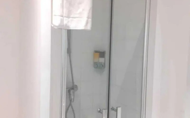 Apparthotel Area, Studios avec Salles de bains et kitchenettes privatives et Chambres avec cuisine et salle de bains communes