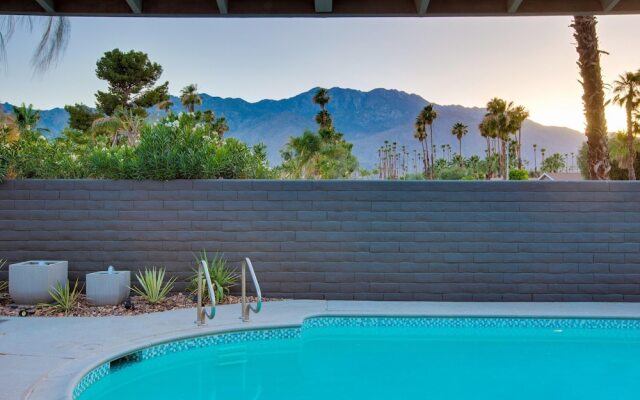 Palm Springs Pool Pad