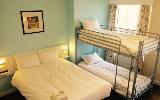 Clarence Gardens Hotel