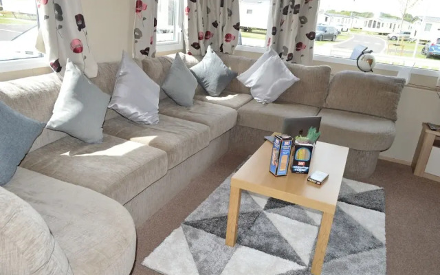 Tattershall Lakes Luxury Caravan With Hot tub