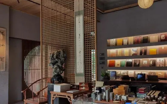 Wonderland Inn, Sanya