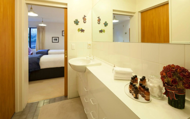 Spinnaker Bay Apartments