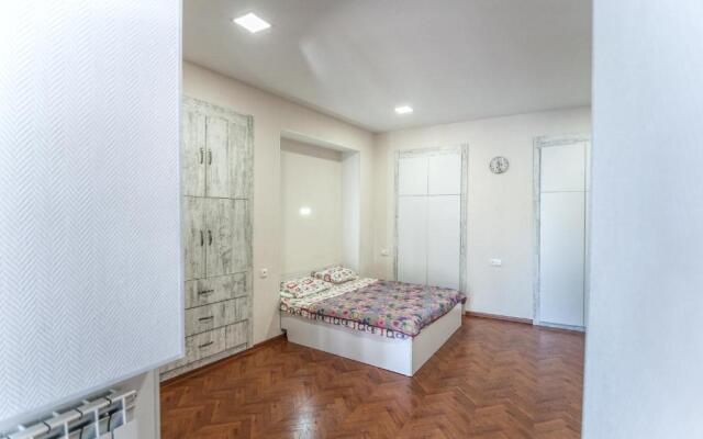 White Apartment Old Tbilisi