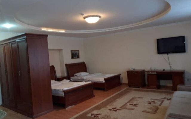 Azat Hotel