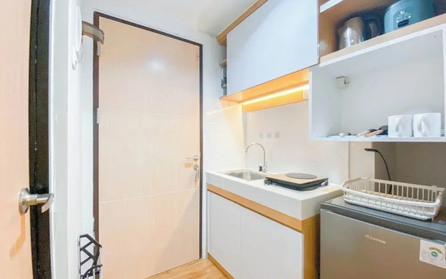 Cozy And Enjoy Living Studio At The Alton Apartment