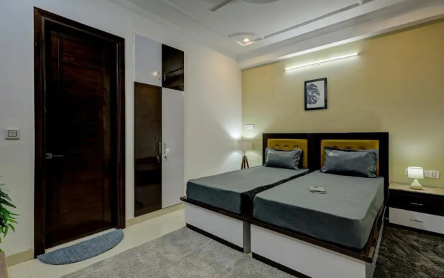 Wandr Sagitta - Sector 51, Near Artemis Hospital