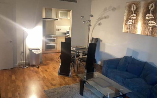 Lovely 1-bed Apartment Canary Wharf in London