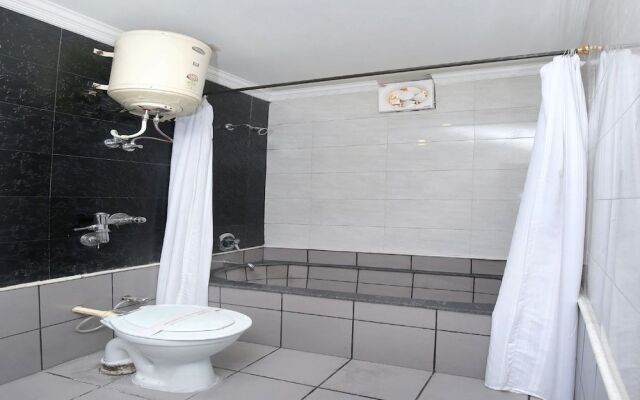 OYO 23498 Hotel Jane Royale