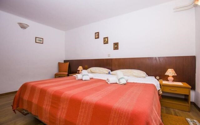 Apartments & Rooms Ribarić