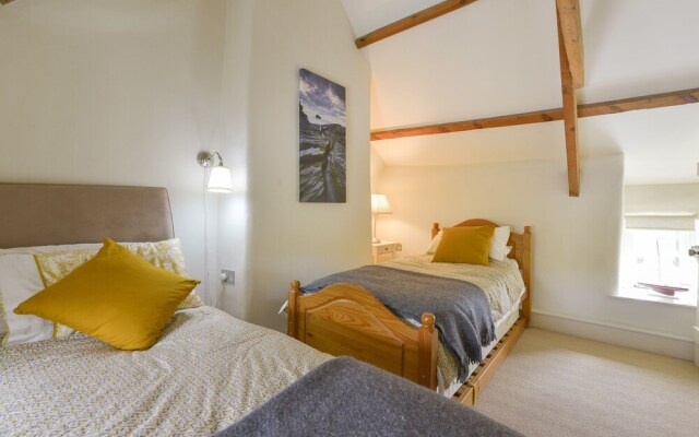 3 Newhall Green