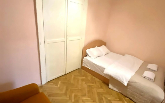 Apartment on Zaliznychna street