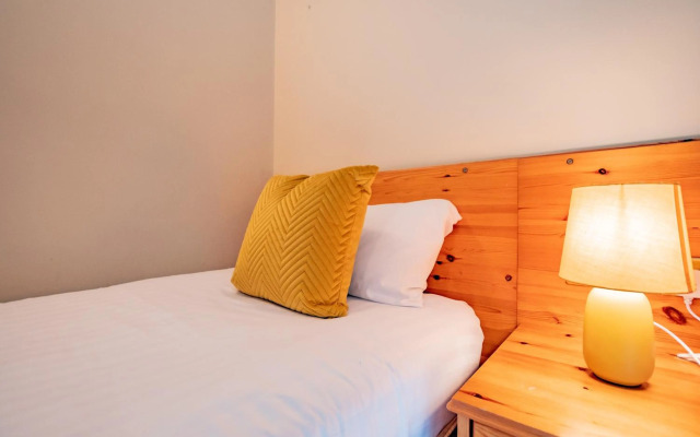 The Harbour Mills, The Willow by Shortstays