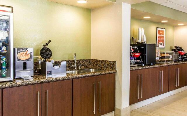 Econo Lodge And Suites Bricktown