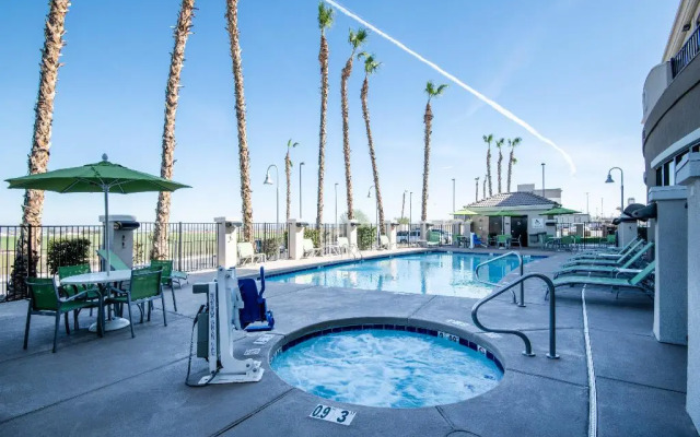 Holiday Inn Express & Suites Yuma by IHG