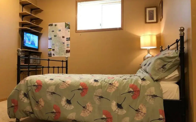 Sunny & Cozy Suite with Pool & Ping Pong table