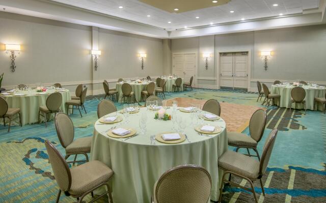 Crowne Plaza Charleston Airport - Conv Ctr by IHG