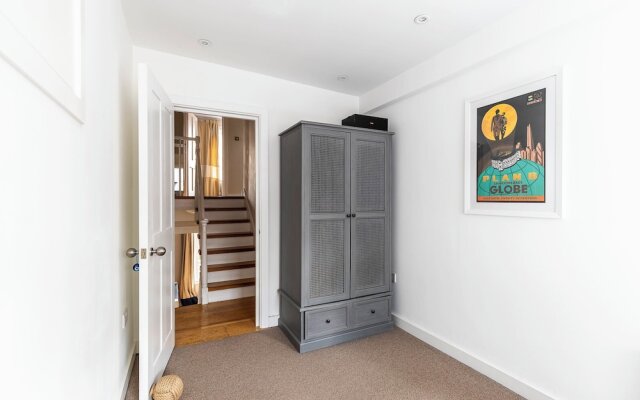 Charming Two Bed Maisonette in Notting Hill
