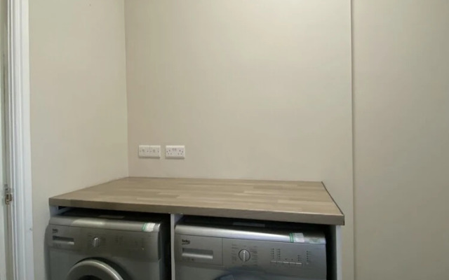 Extra Large Six Bed Six Bath Townhouse