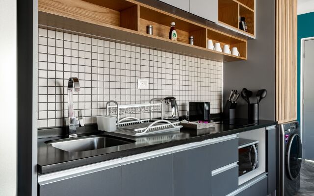 Casai Hip Tech Top Floor apt w Private Terrace