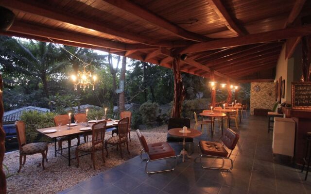 Makanas Beach Bungalows