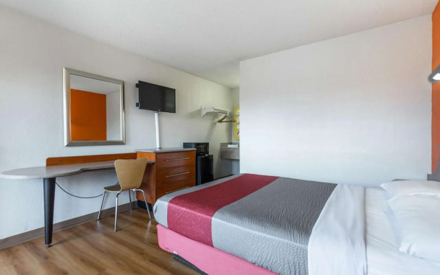 Motel 6 Mount Vernon, IL