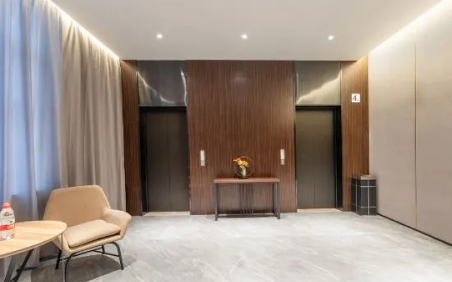 Ibis Styles Hotel (Nantong Railway Station Business and Trade College)