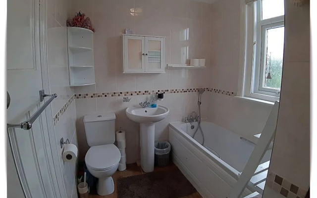 Charming Villa in Ryde - Child Friendly
