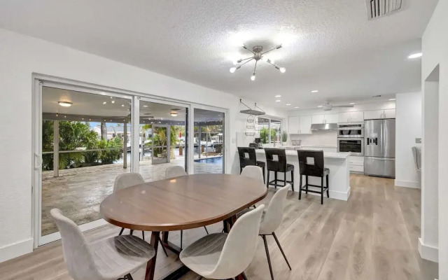 Waterfront Paradise Chic 3 BDR