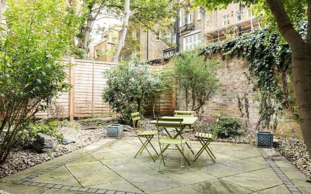 Tastefully Designed & Modern 2bed 2bath w/ Garden