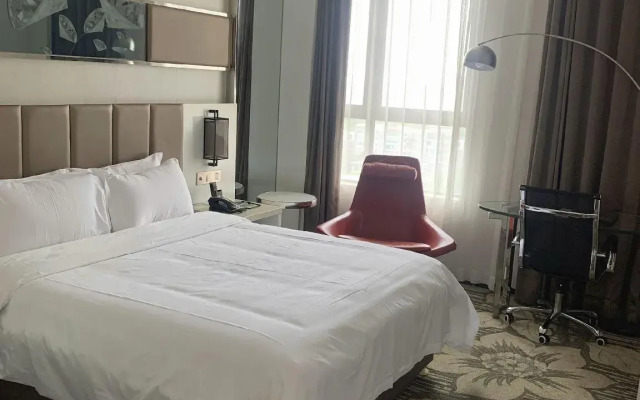 Holiday Villa Hotel & Residence