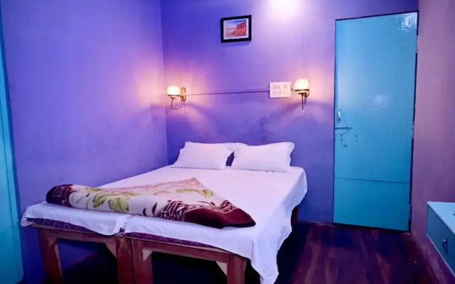 Goroomgo Banaras Rest House Varanasi