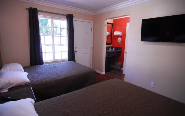 Studio City Inn