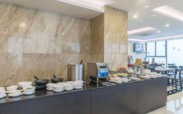 Meriton Hotel