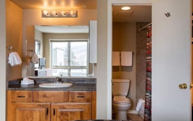 Breakaway West Convenient Condo Near Vail Village by RedAwning