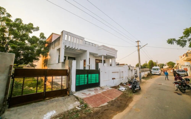 OYO Home 16423 Spacious 3BHK