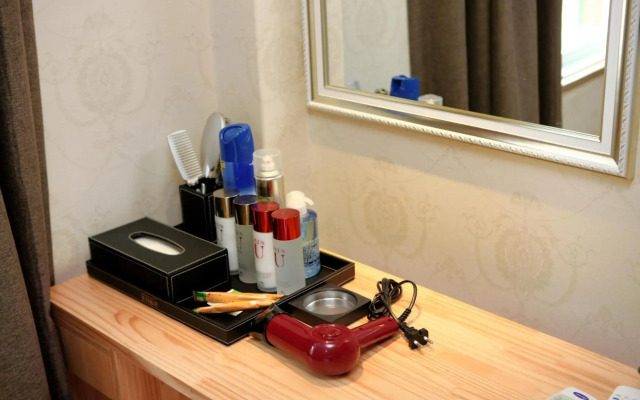 Traum Hotel & Condo